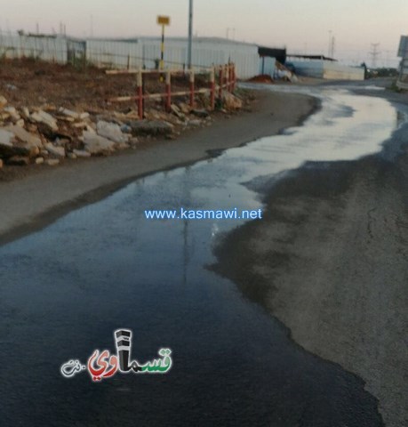 كفرقاسم : حرام هذه المياه تجري في الشوارع يا حاج عثمان .. على ما يبدو لا سائل ولا مسؤول في قسم الصيانة في البلدية
